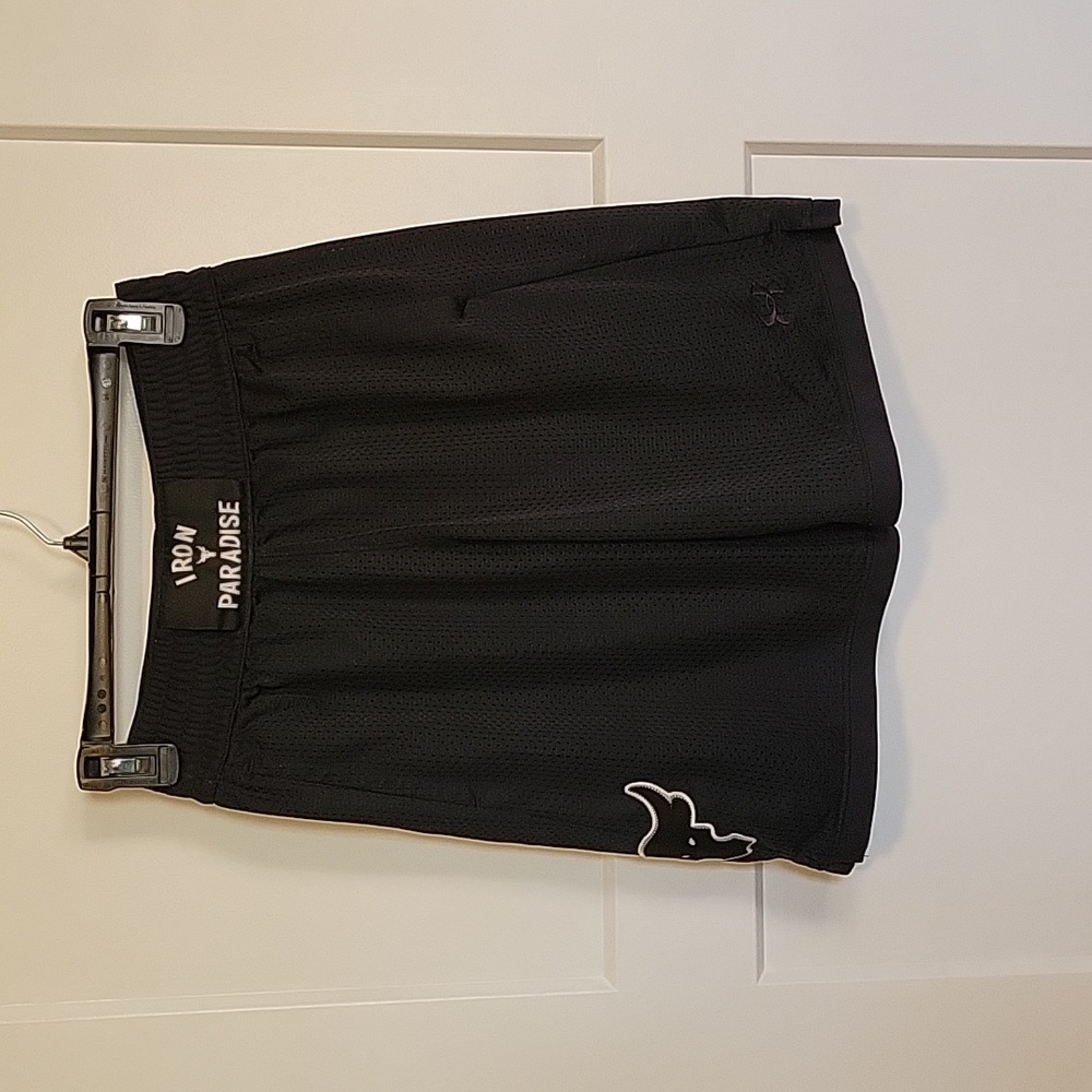 Boys Large Under Armour Iron Paradise shorts